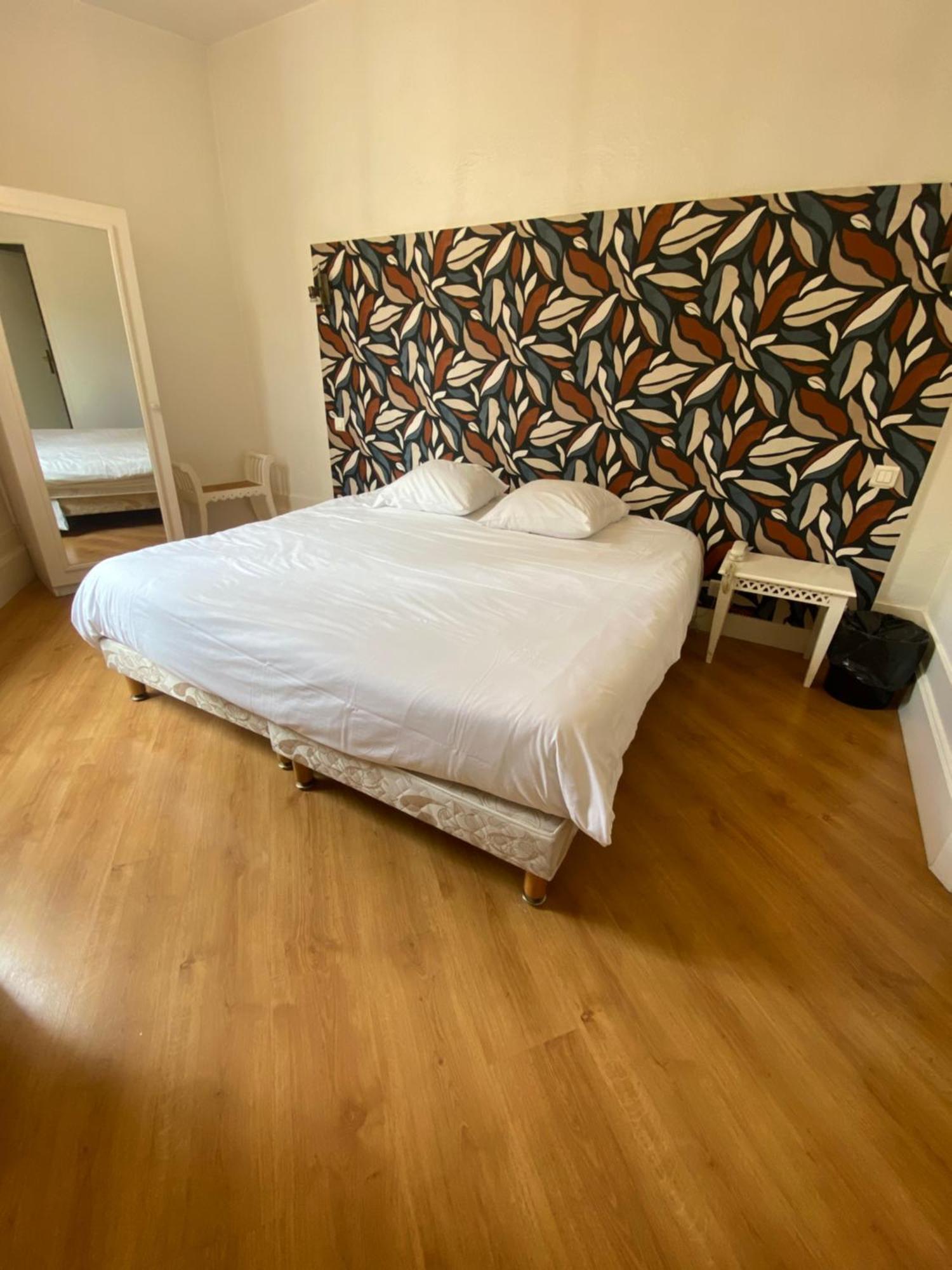 Logis Hotel De La Tour Libourne Exterior foto